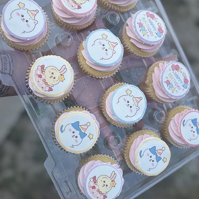 Cupcakes By The Dozen 