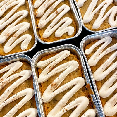 Mini Banana Cake With Cinnamon Maple Cream Cheese Icing 