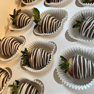 White Drizzle Chocolate Strawberries