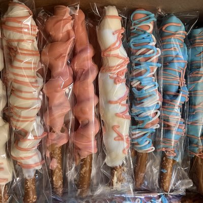 6 Caramel Swirl Pretzel Rods