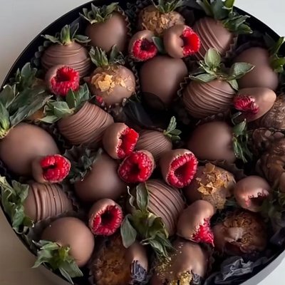 Lux signature Berry box