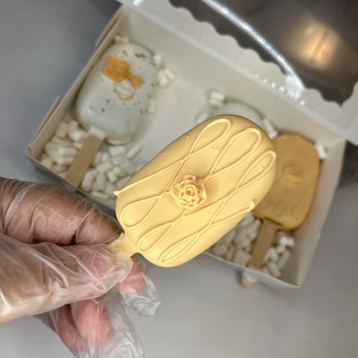 Cakesicles 