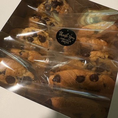 A dozen (1 flavor)