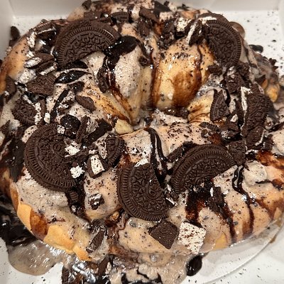 Oreo Supreme King Cake Large (seasonal) 