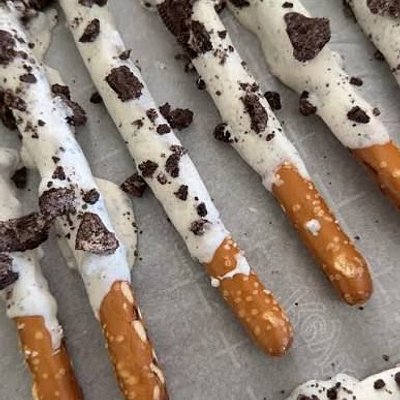 Cookies & Cream Dipped Pretzel