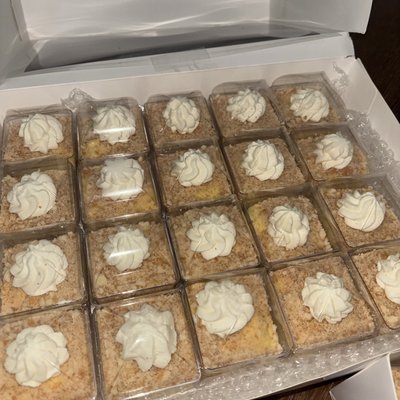 Dozen Banana Pudding Shooters 