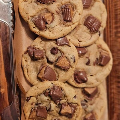 (6) Reeses Chocolate Chip Cookies 