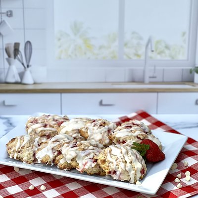 Strawberries And Cream Scones (8 Pack)