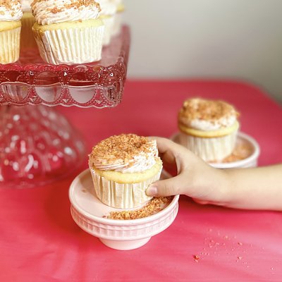 CUSTOM CUP CAKES 