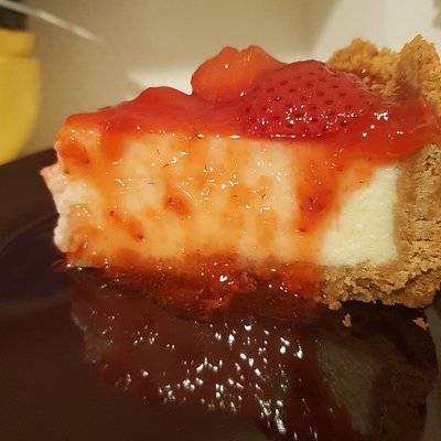 Strawberry Baked Cheesecake