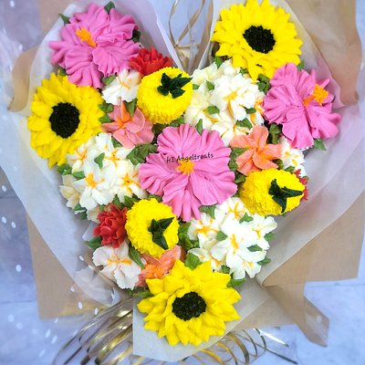 Heart Shaped Bouquet (12 Cupcakes) 