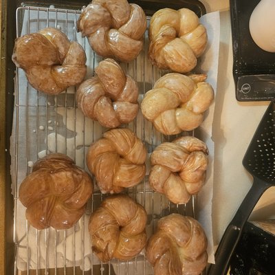 Glazed Donut Knots 6ct