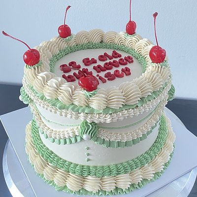 20-25 Serves Round Shaped Cake 