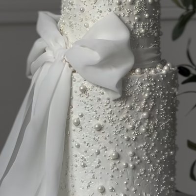 Pearls & Bow