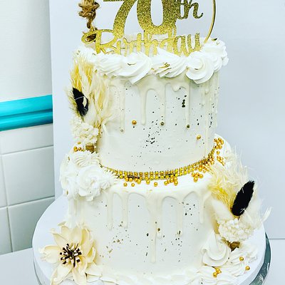 2 Tier Cake Feeds 36