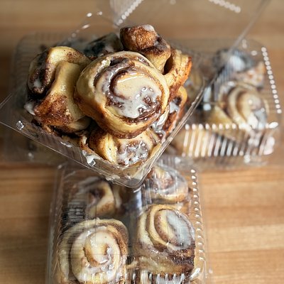 Mini Cinnamon Buns W/ Glaze •7pk•