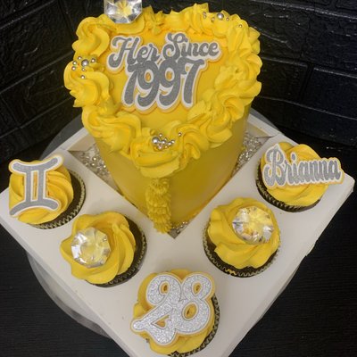 Bento Box Cake W/cupcakes 5ct      