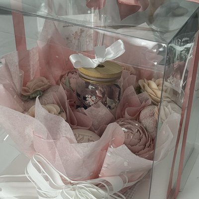 8 Cupcake Bouquet & Mom Mug