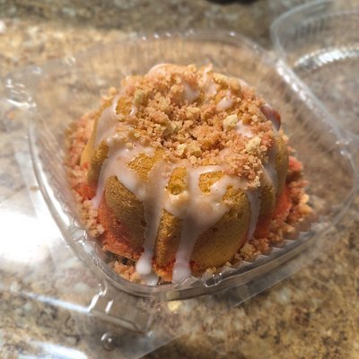 Mini Bundt Strawberry Crunch Pound