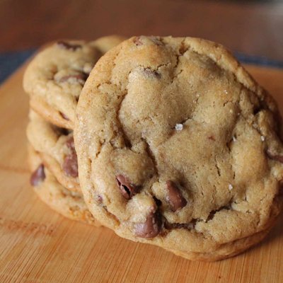 12 Chocolate Chip Cookies