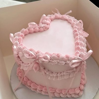 8 Inch (heart or round) cake