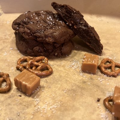 Chocolate Caramel Crunch Cookies 