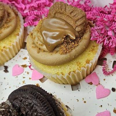 Vanilla Biscoff Cupcakes (6-Pack)