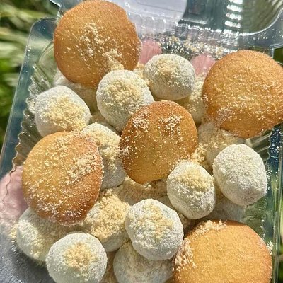 Banana Cheesecake Flavored Candied Grapes with Nilla Wafers Topping 