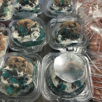 cookie monster cupcake