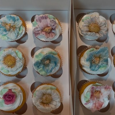 Assorted Floral Flowers Theme Cupcakes 
