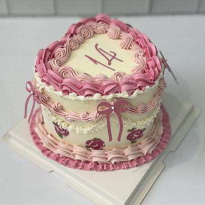 6 Inch vintage heart cake - Serves 15-20