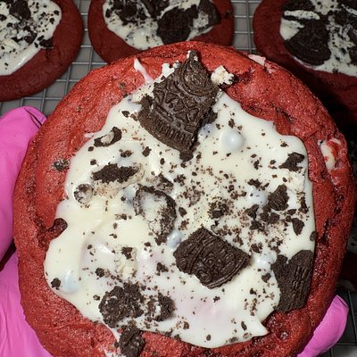 Red Velvet & Cream Cookies