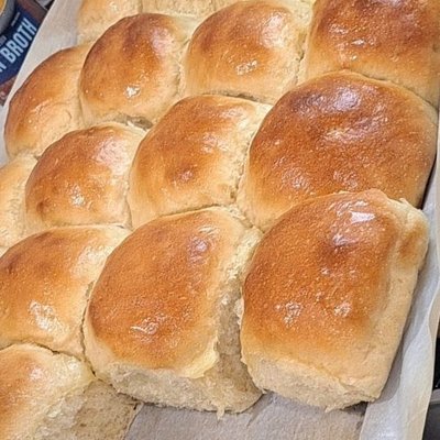 12 DINNER ROLLS 
