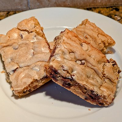 Blondies (12 Slices)