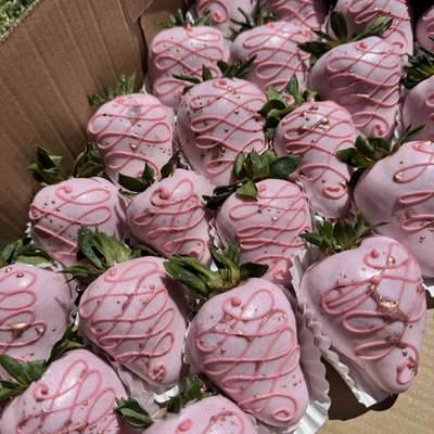 Dozen Of Chocolate Covered Strawberries 