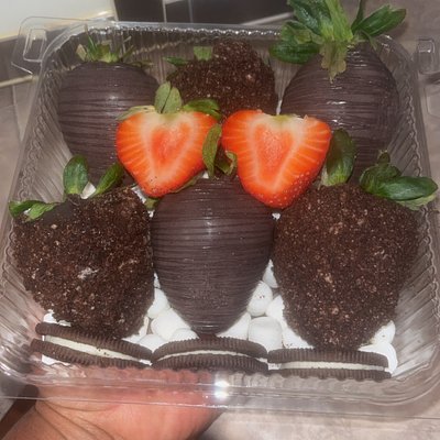 Oreo Chocolate Covered Strawberries 