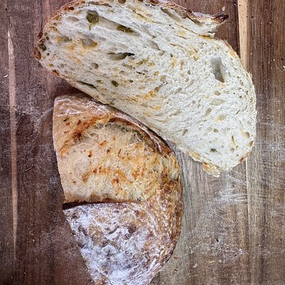 🧀 Sourdough Cheddar & Jalapeño Loaf
