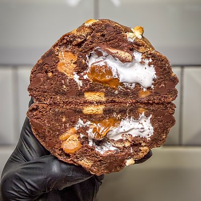 MEGA: Caramel S’moreo Brownie 🍫🔥🤍