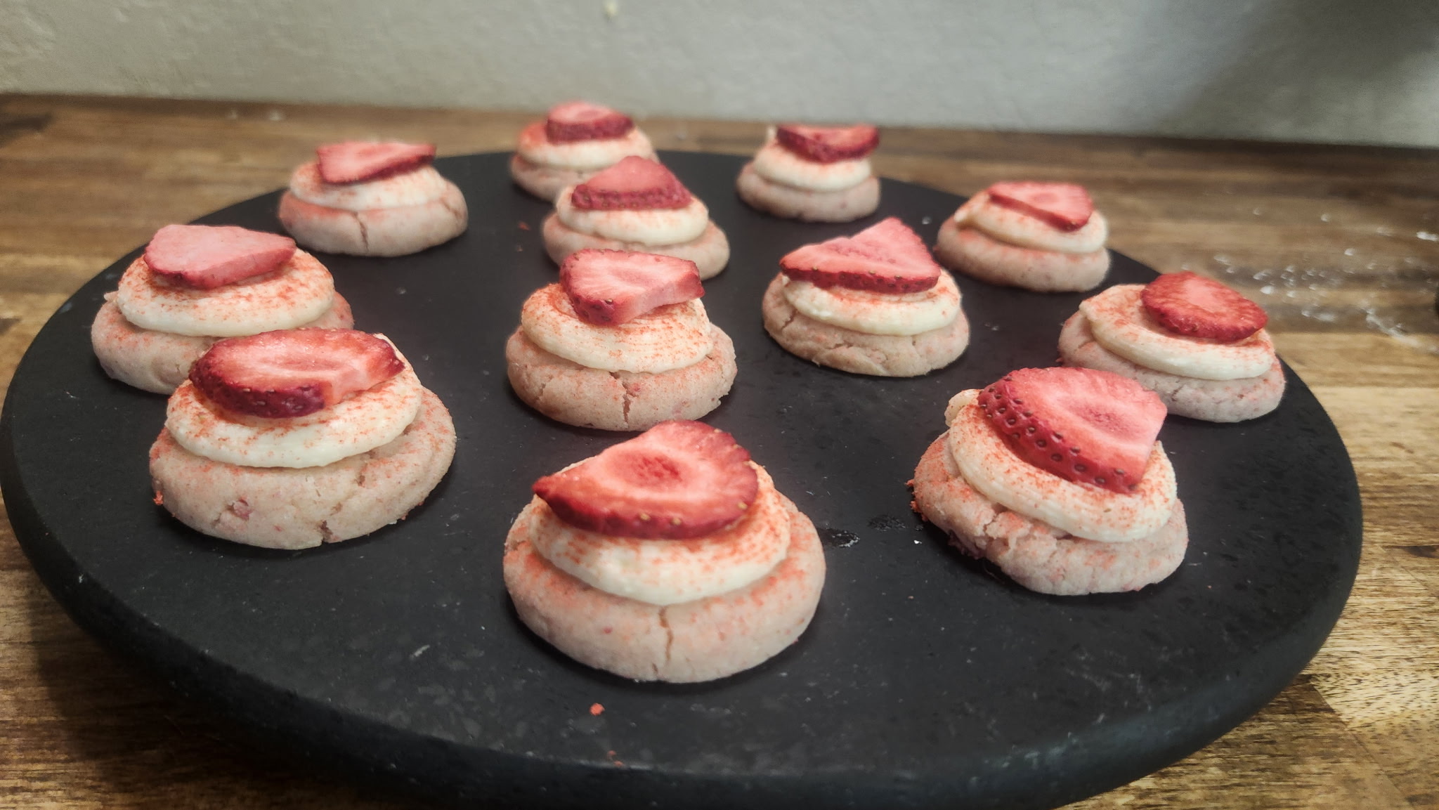 Strawberry Milkshake Cookie (Mini 12-Pack) 