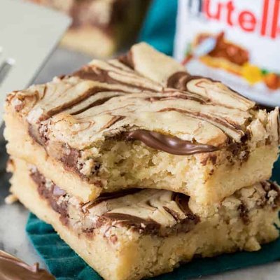 Nutella Swirled Chocolate Chip Blondies