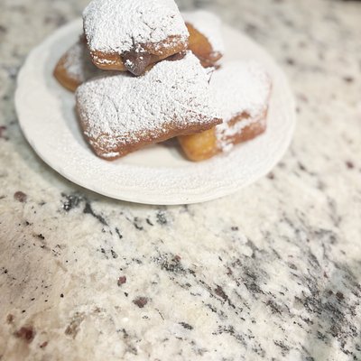 (6) Nutella filled beignets 
