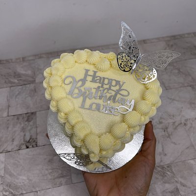 Mini Vintage Heart Cake 