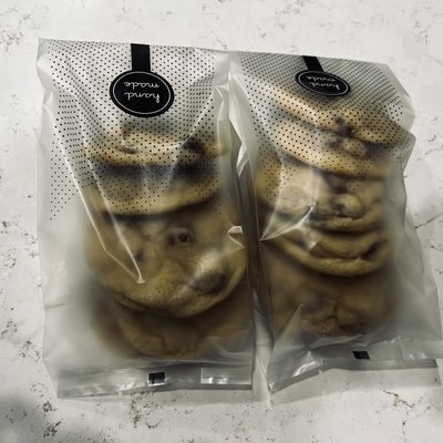12 Chocolate Chip Cookies 