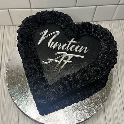 8in. Heart Cake 🖤