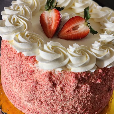 Strawberry Crunch Cake With A Middle Cheesecake Layer