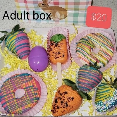 Adult Treat Box (4 Strawberries, 2 Pineapples, 1 Cakesicle)