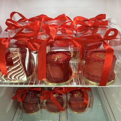 4in Cake In Clear Box 