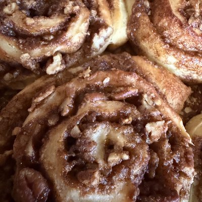 Pecan Cinnamon Roll (12)