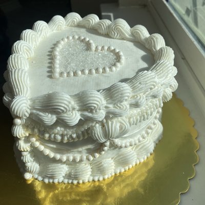Custom Lambeth Cakes 