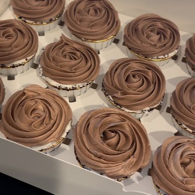 Cupcakes With Buttercream (Base Price)